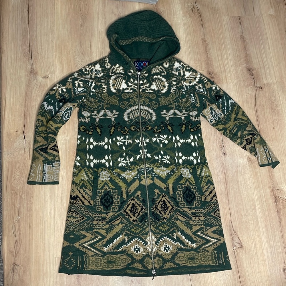 Vintage Kooi Long Zip Up Wool Sweater. 80% Wool. Green.